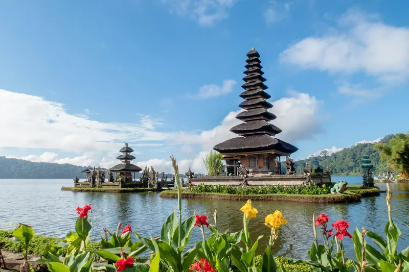 Ulun Danu Bratan lake temple