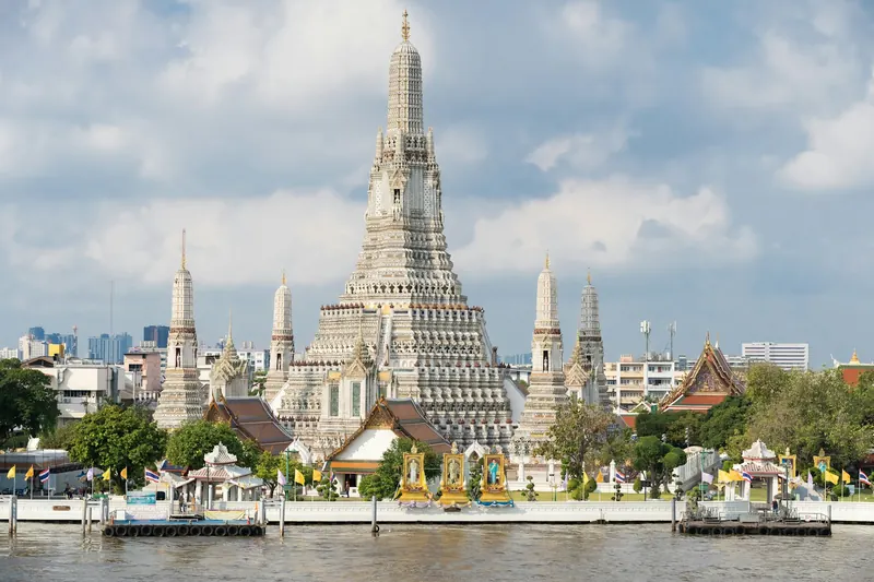 Wat Arun temple beside the Chao Phraya river